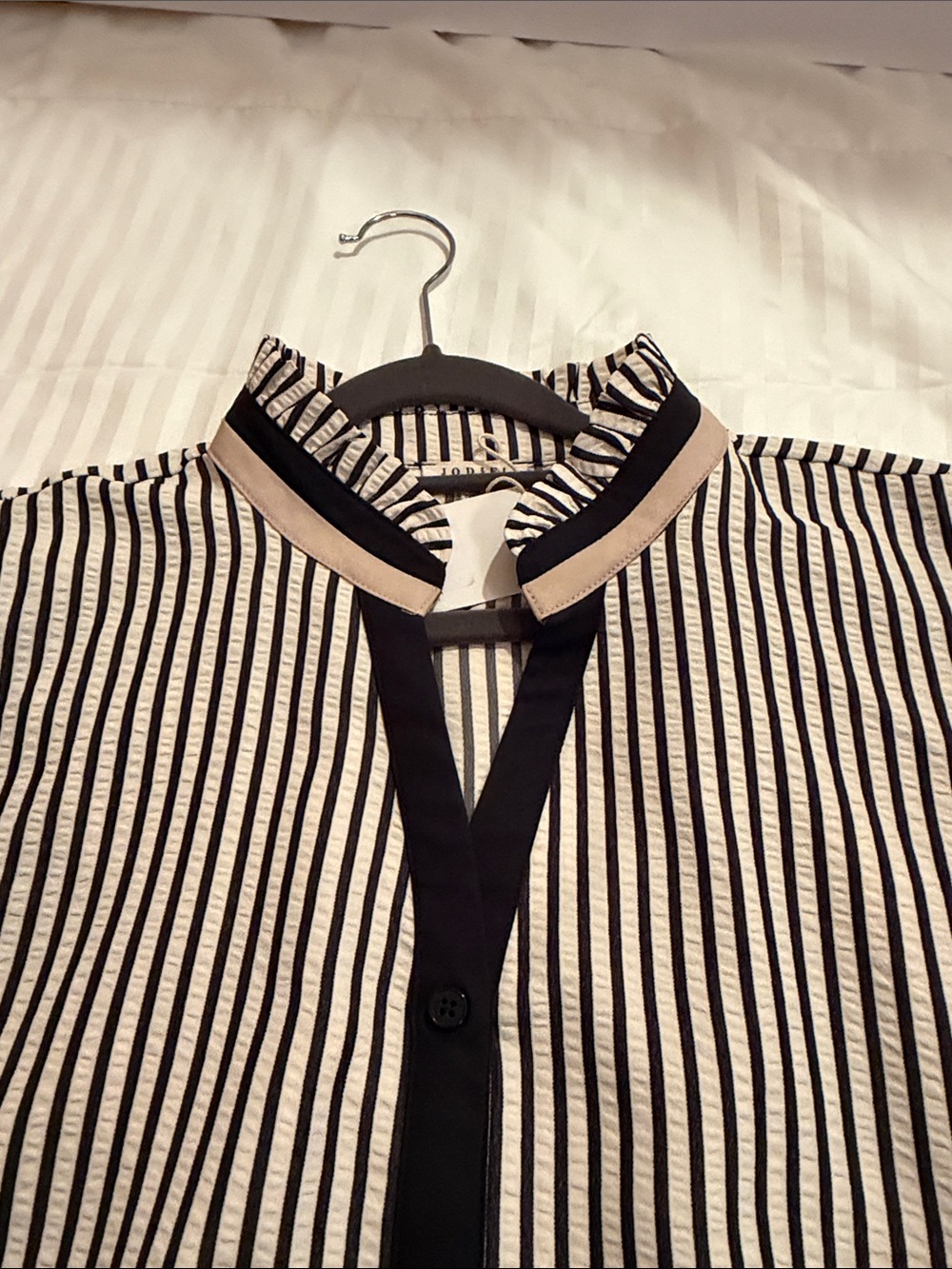 JODIFL Black & White Striped Long-Sleeve Dress Shirt - Picture 5 of 16
